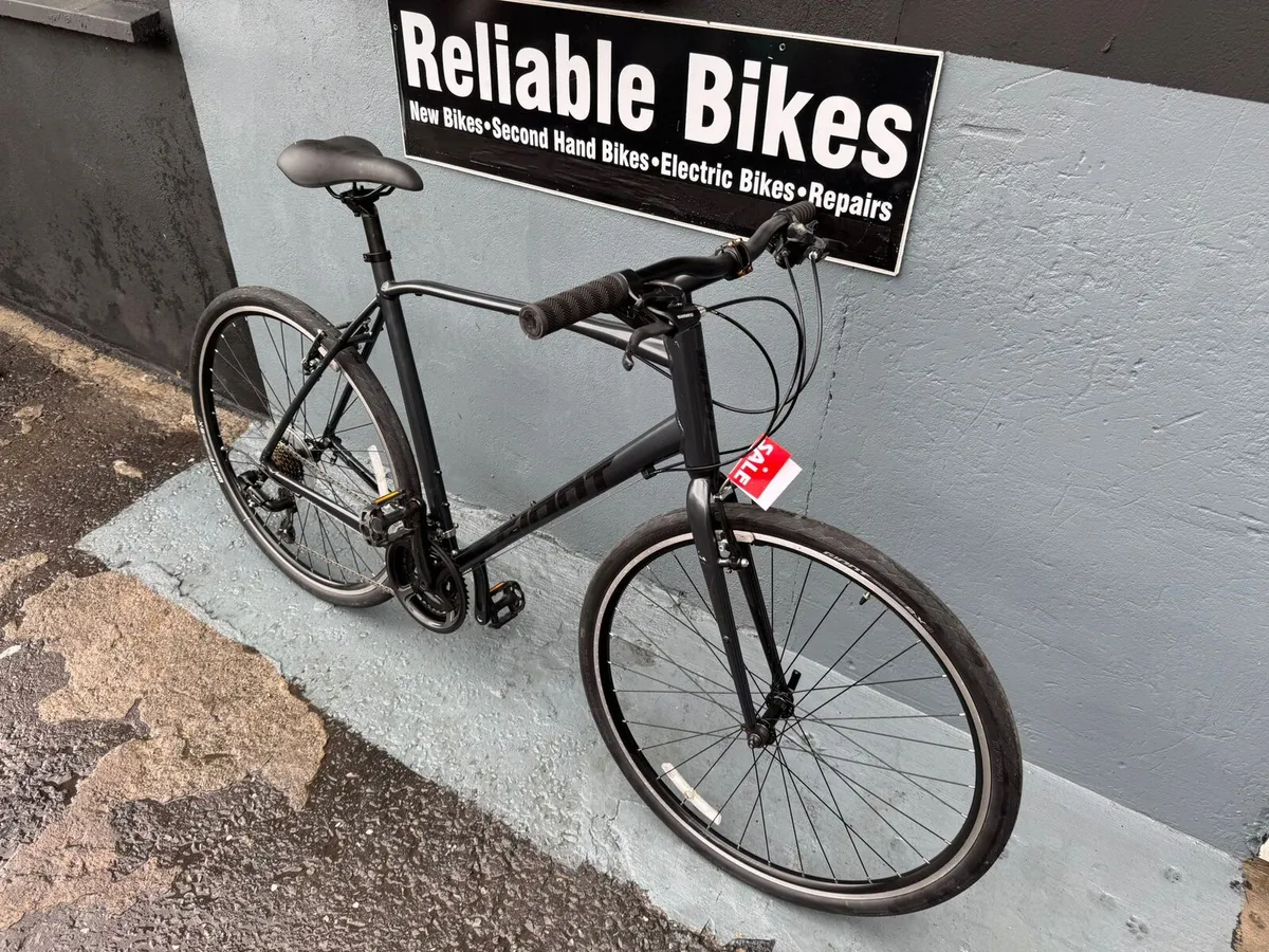 Giant Escape Hybrid Bike - Image 3