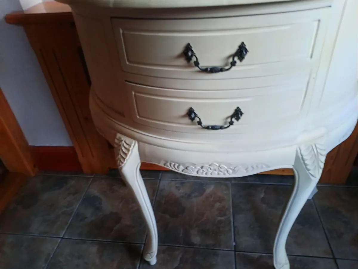 Dressing table - Image 1