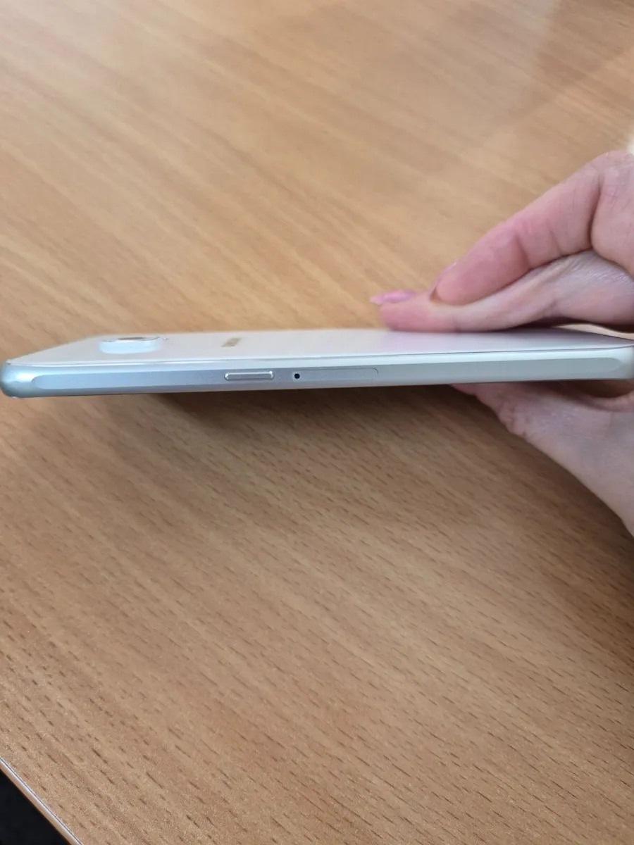Samsung Galaxy Phone - Image 3