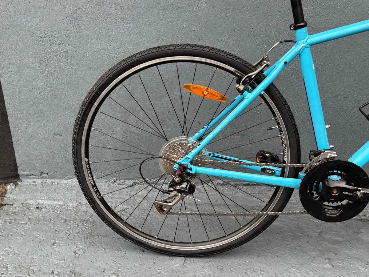 Trek FX3 Hybrid Bike - Image 2
