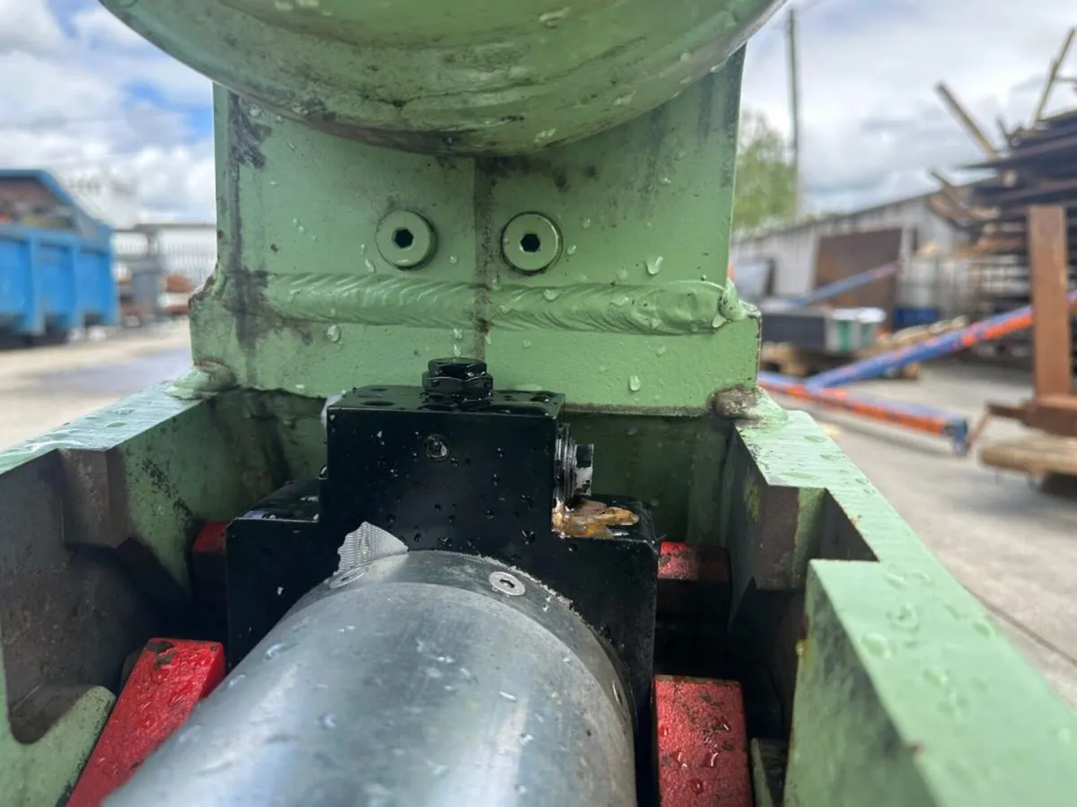 Oriel HELAC Tilting Coupler  to suit Hitachi ZX130 - Image 3
