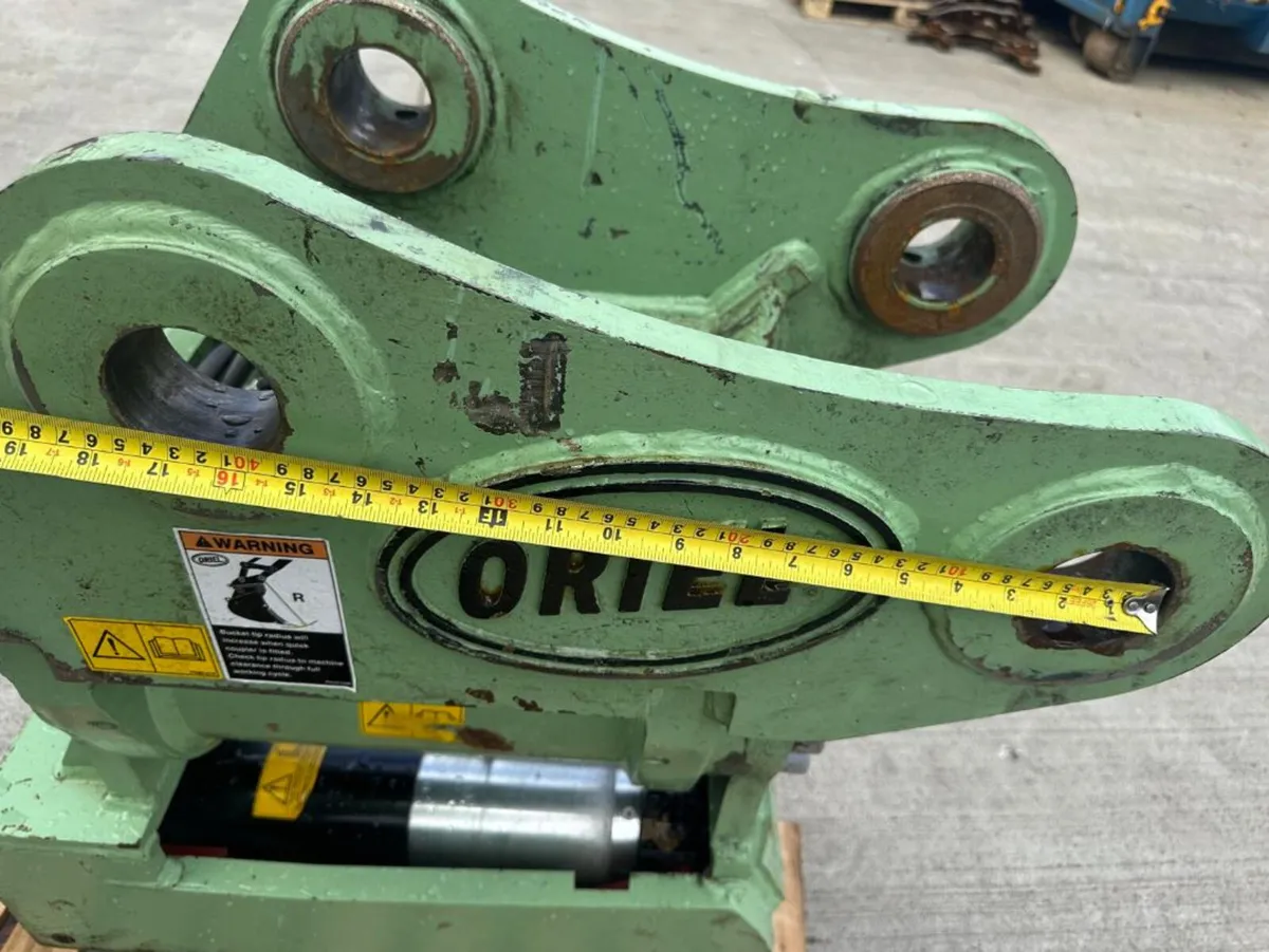 Oriel HELAC Tilting Coupler  to suit Hitachi ZX130 - Image 4