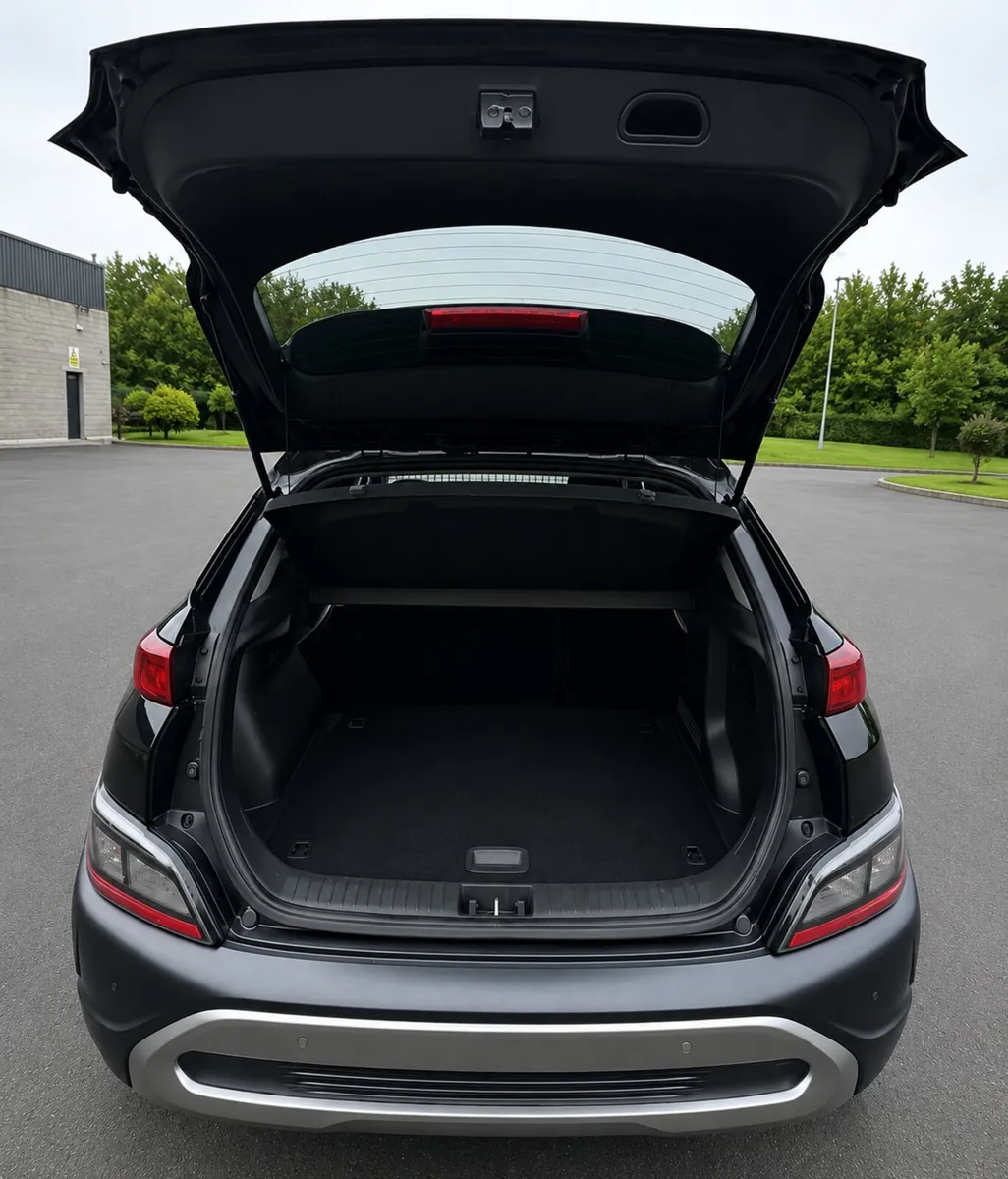 2021 Hyundai Kona Executive Commercial - Image 4