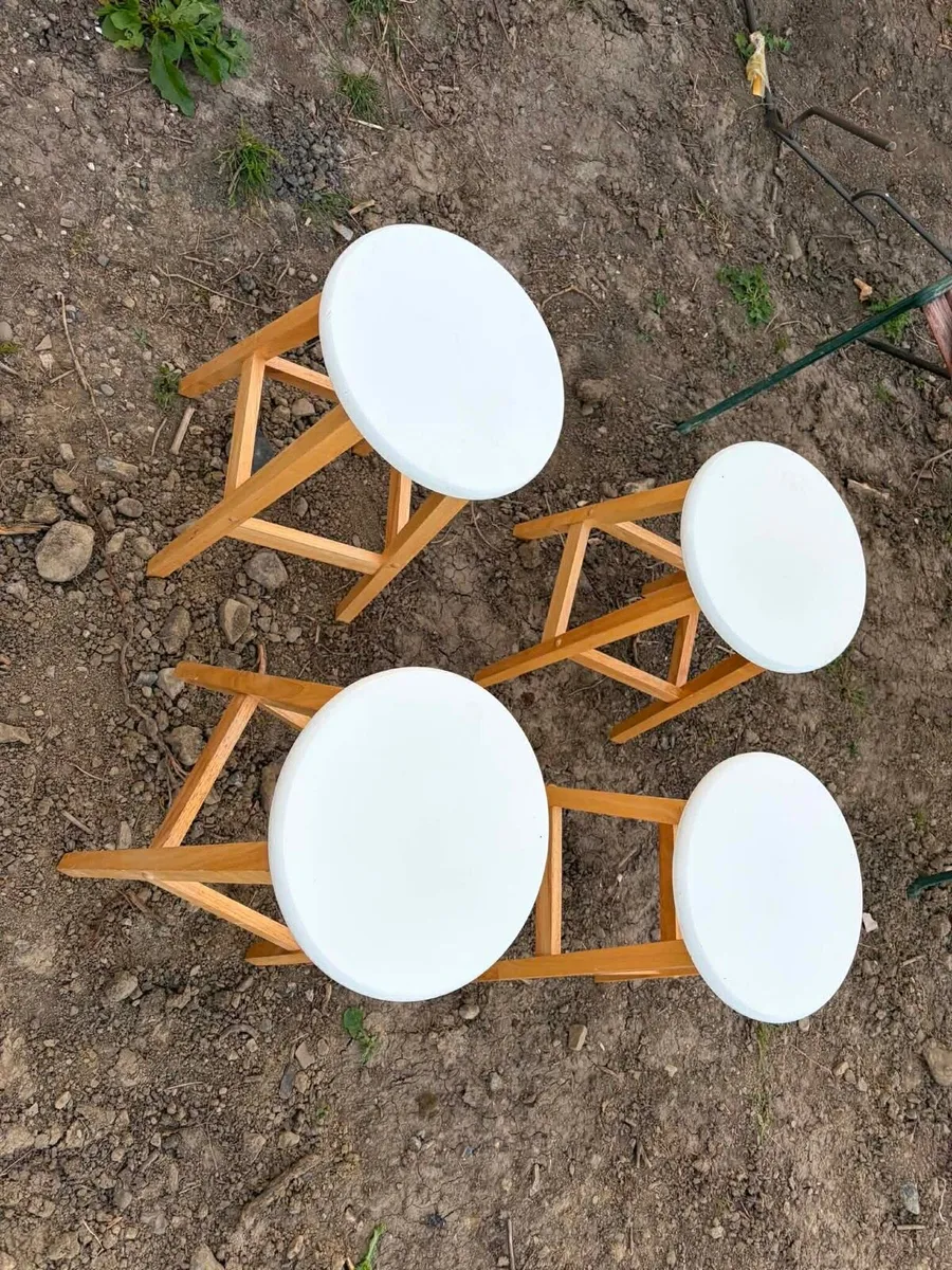 4 x bar stools - Image 1