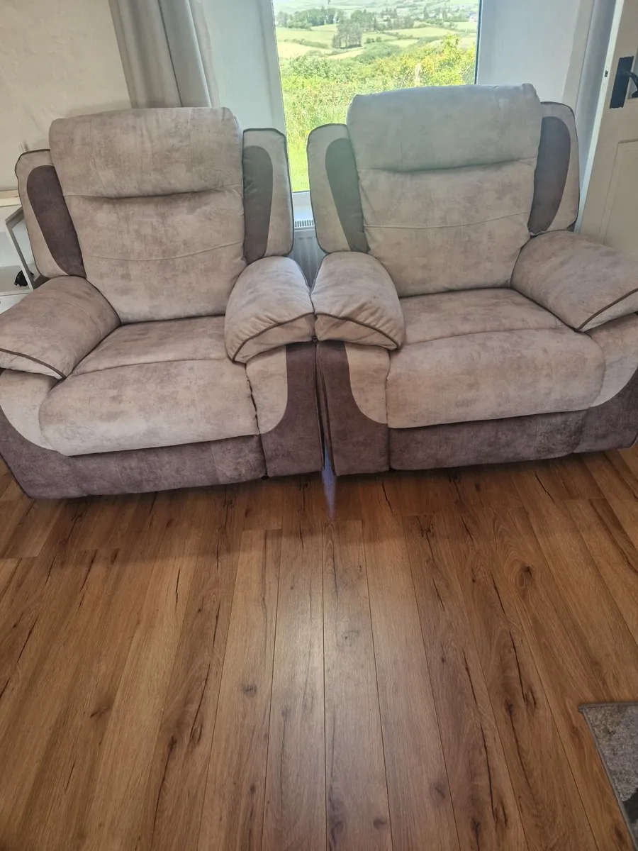 3 Piece Recliner Suite - Image 2
