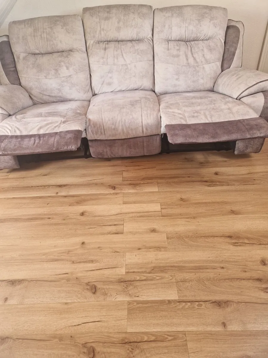 3 Piece Recliner Suite - Image 3