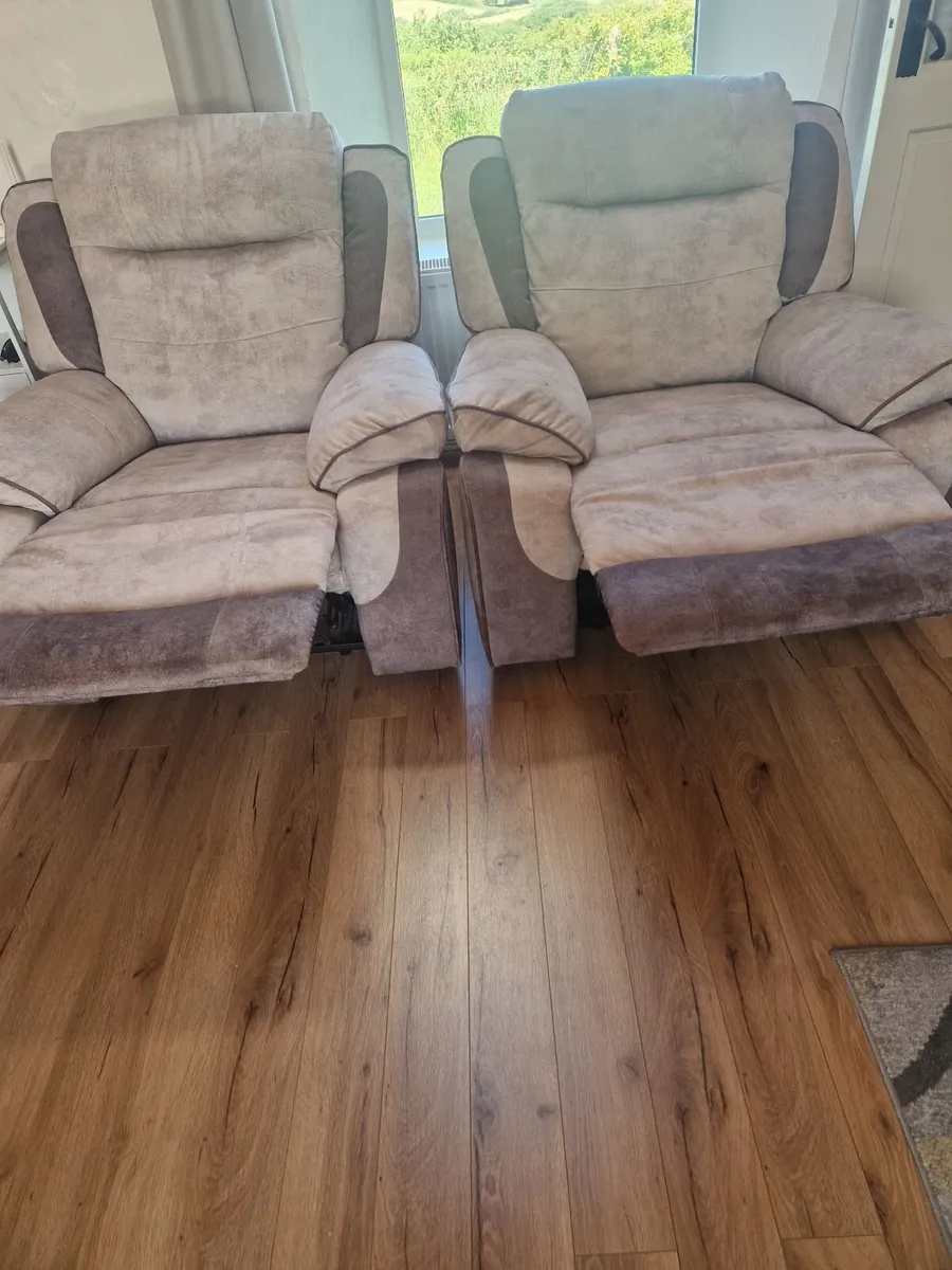 3 Piece Recliner Suite - Image 4