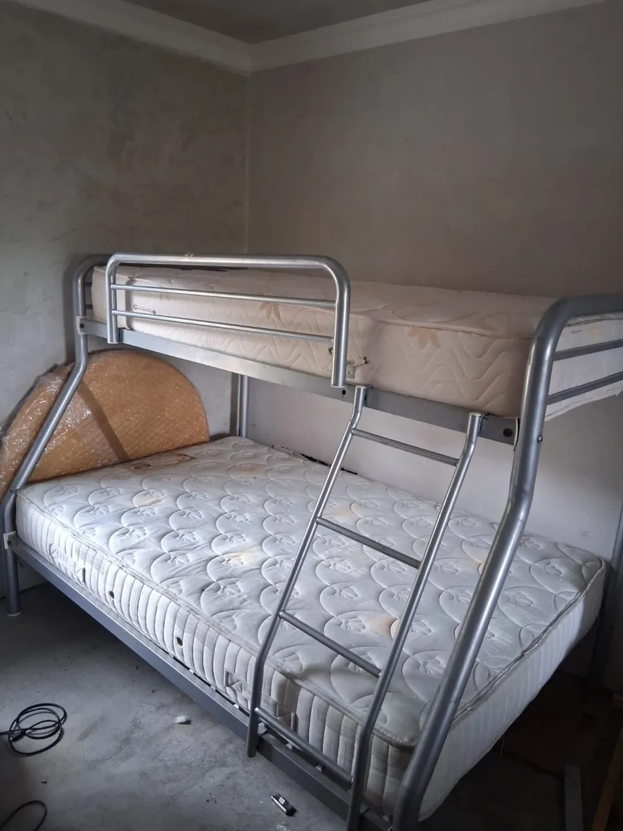 Triple bunk bed double mattress - Image 1