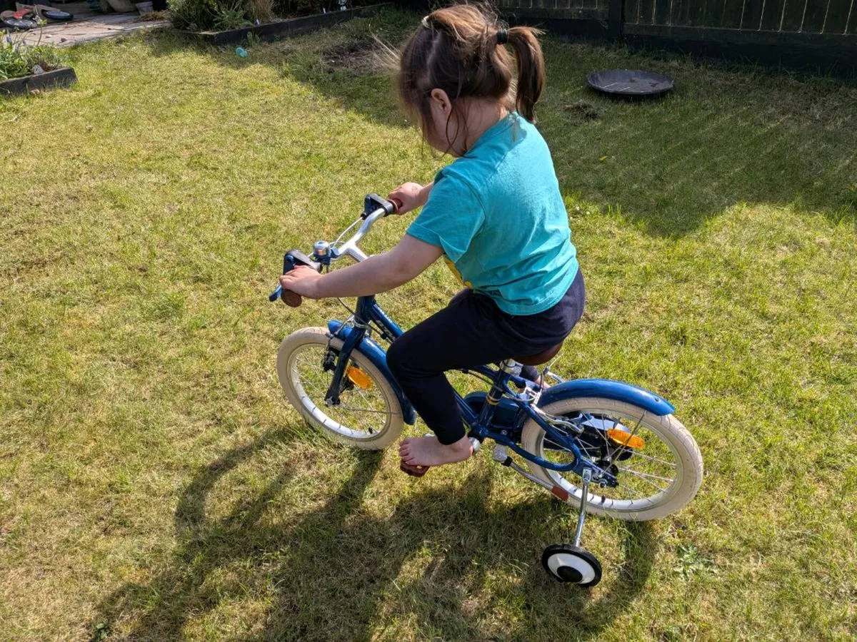 BTWIN 900 Childs Bike - Image 2
