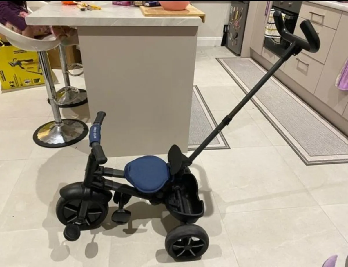 Child tricycle - Image 1