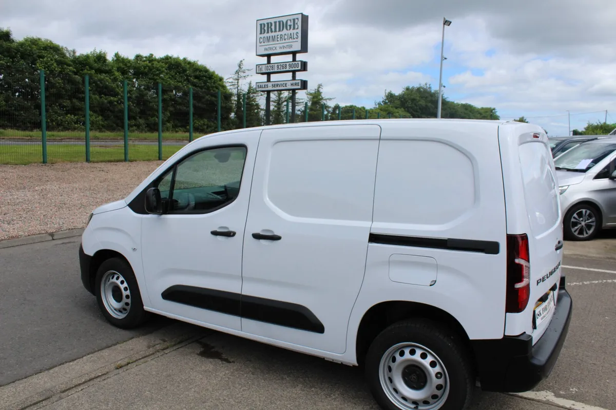 2025 Peugeot Partner Enterprise - Image 4