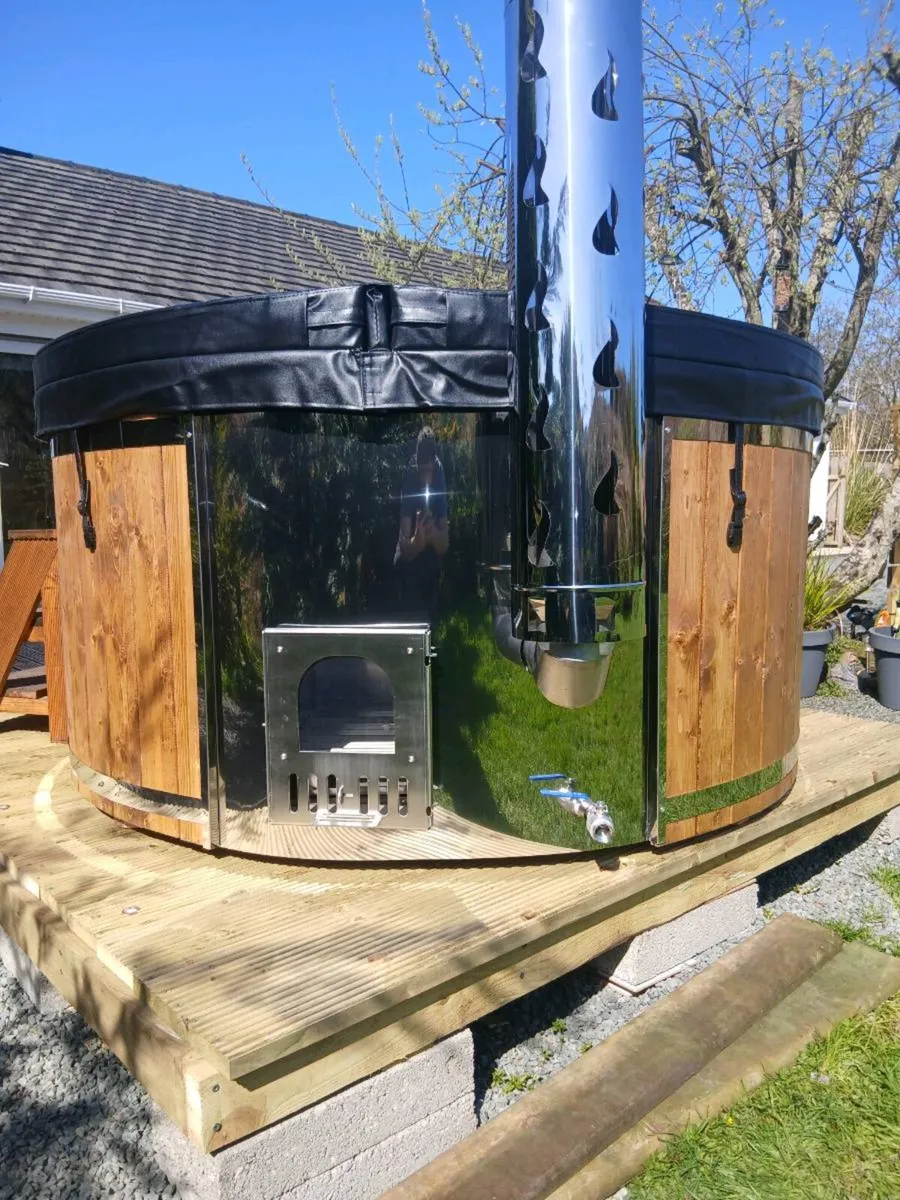 hot tub - Image 1