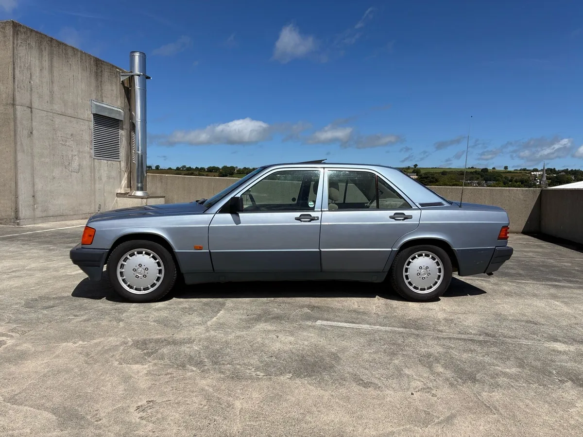 1989 Mercedes-Benz 190e W201 - Image 2