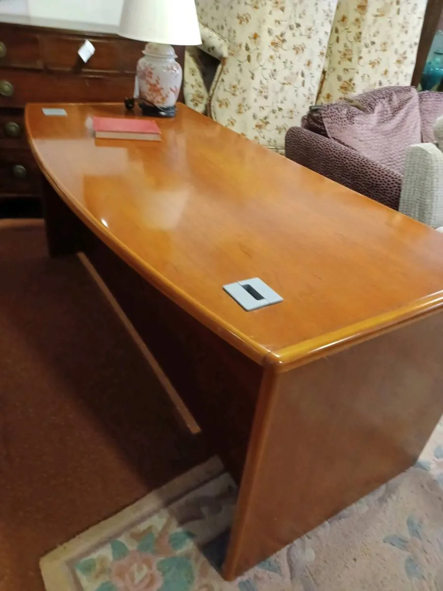 Modern office desk - Image 1