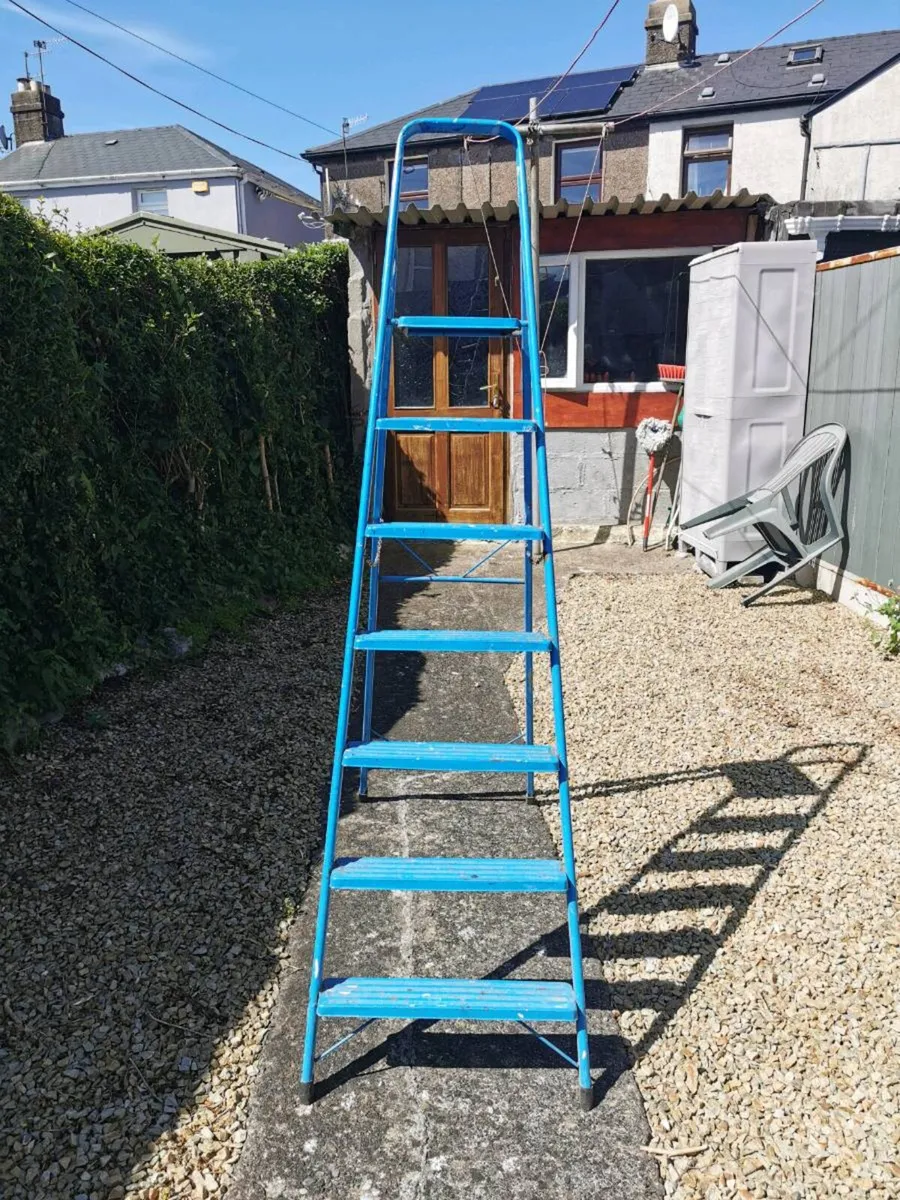 Step ladder - Image 1