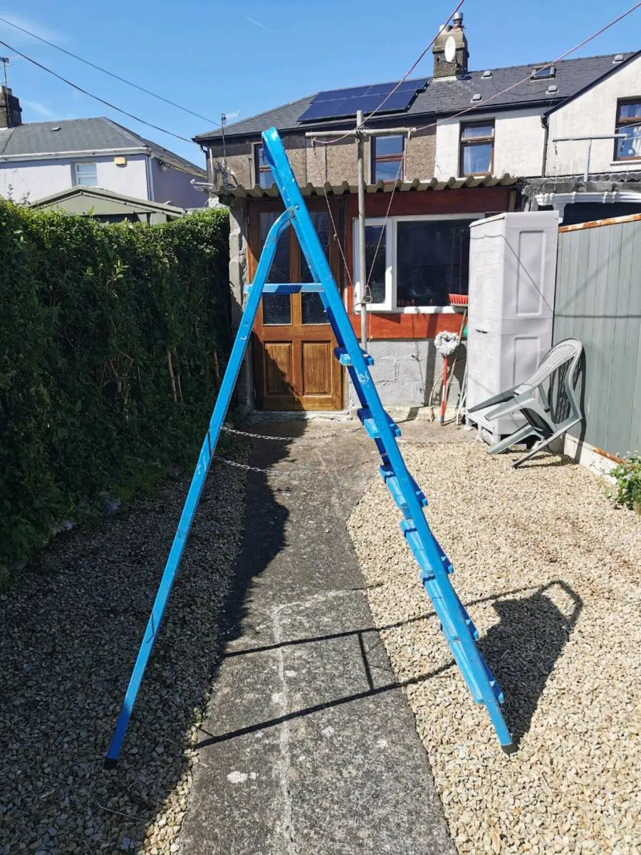 Step ladder - Image 2