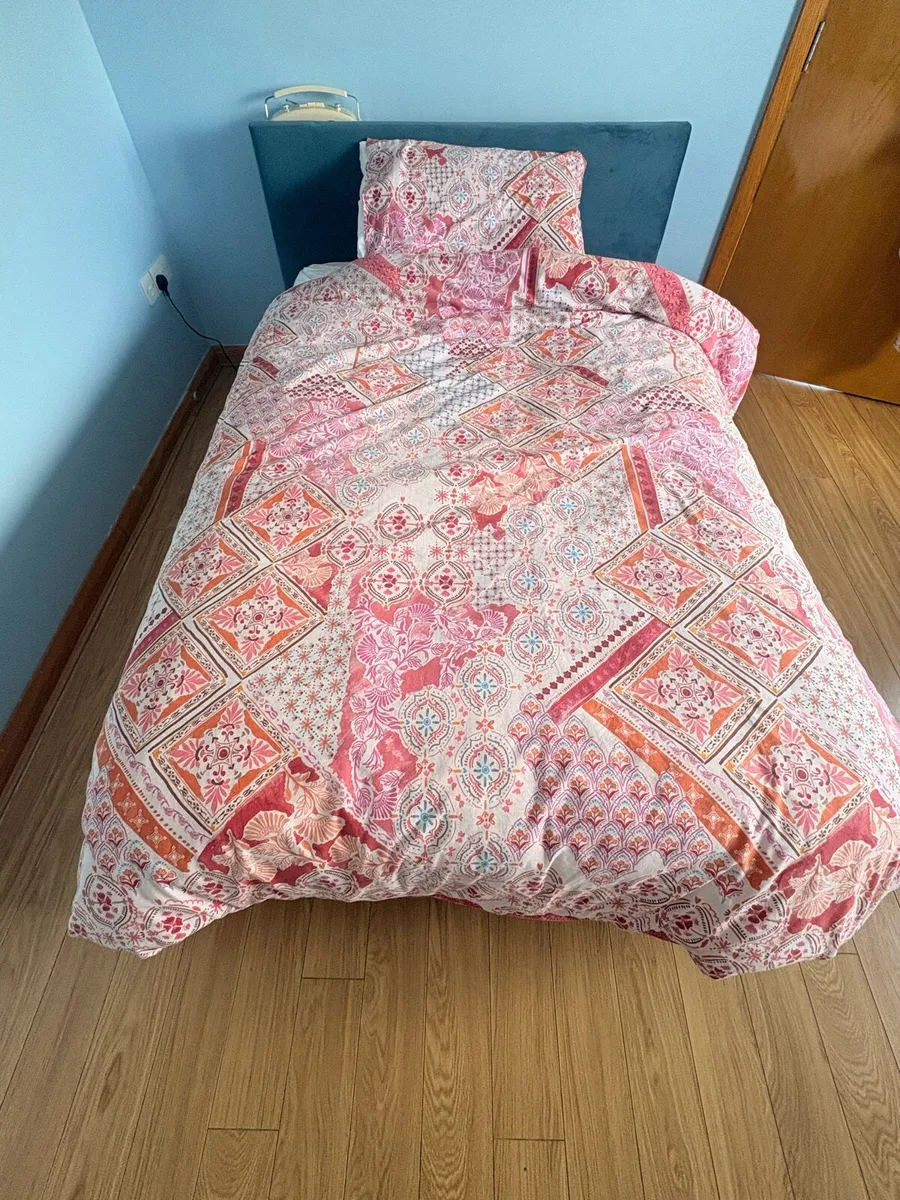Double bed - Image 1