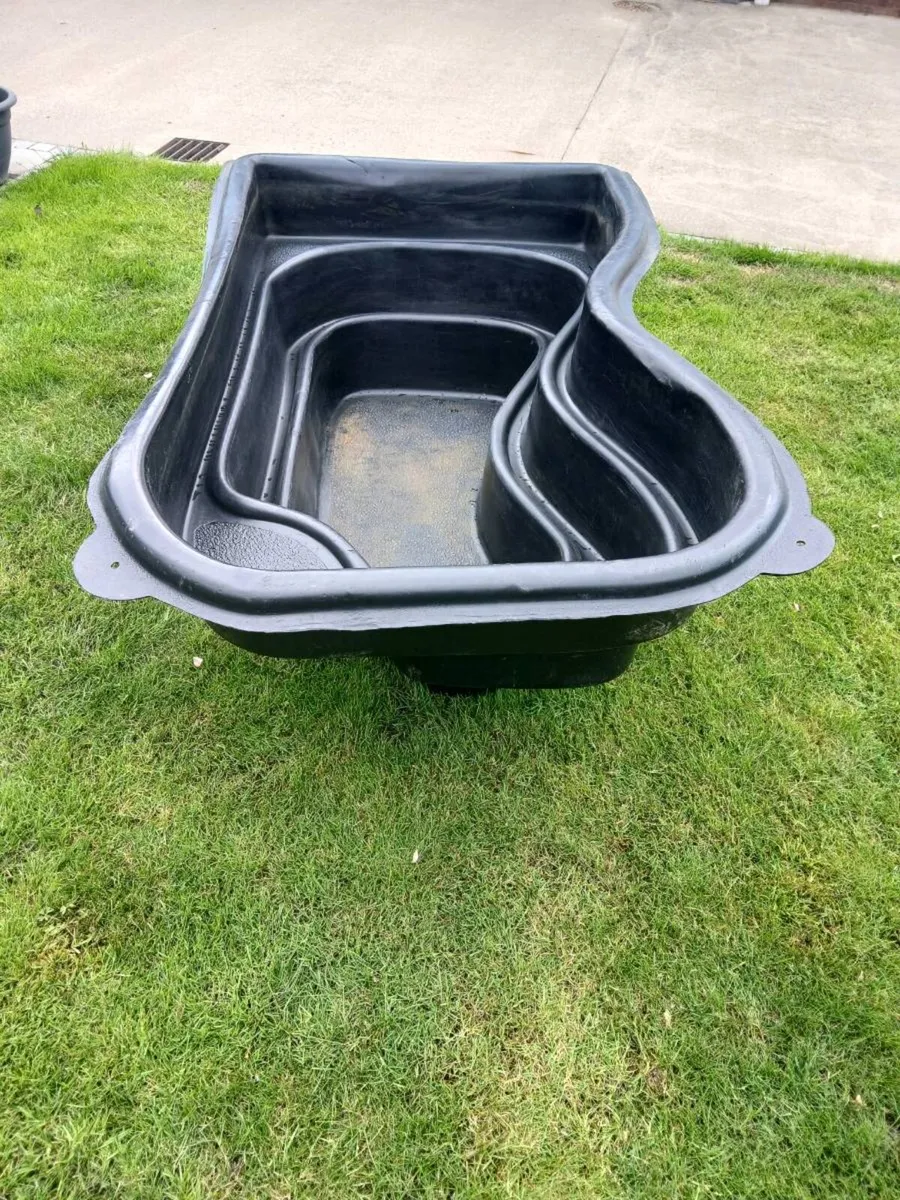 Great Condition Garden/ Fish Pond - Image 4