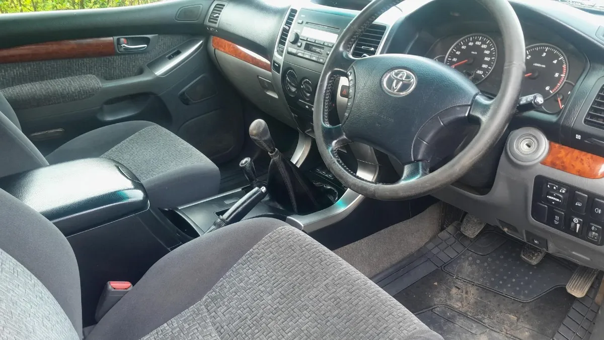 Toyota Land Cruiser 2010 - Image 2
