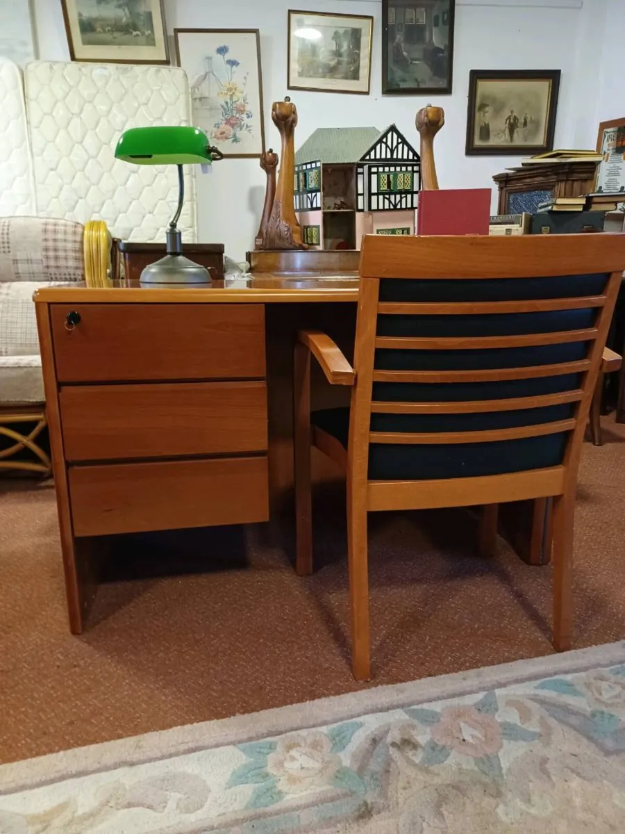 Modern office desk - Image 2