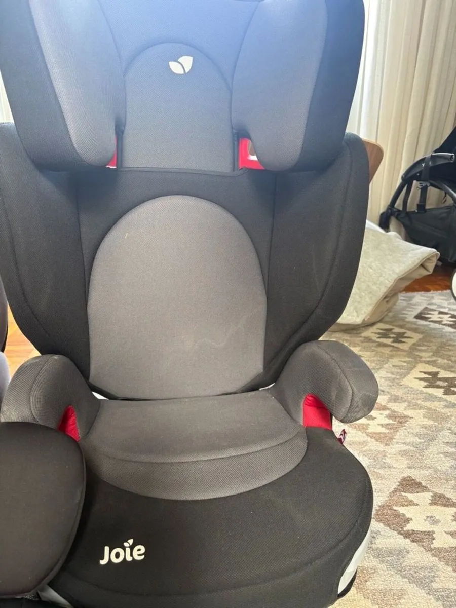 Free: Car Seats x2 + new born insert - Image 2