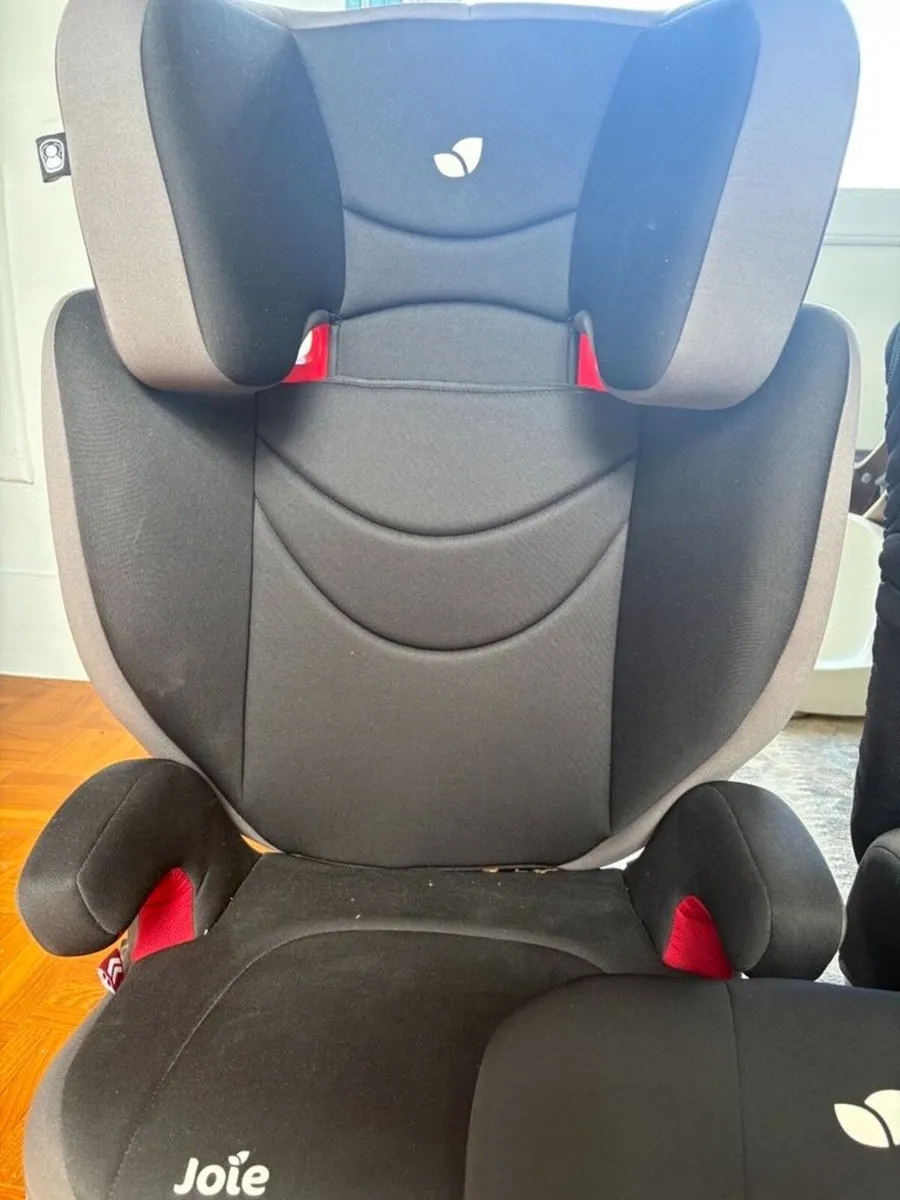 Free: Car Seats x2 + new born insert - Image 3
