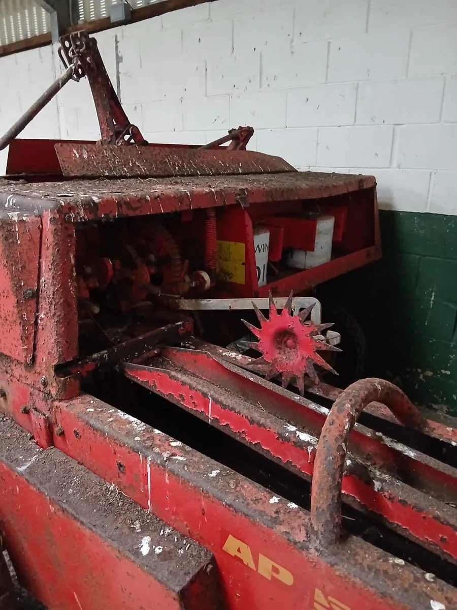 Welger square baler - Image 2