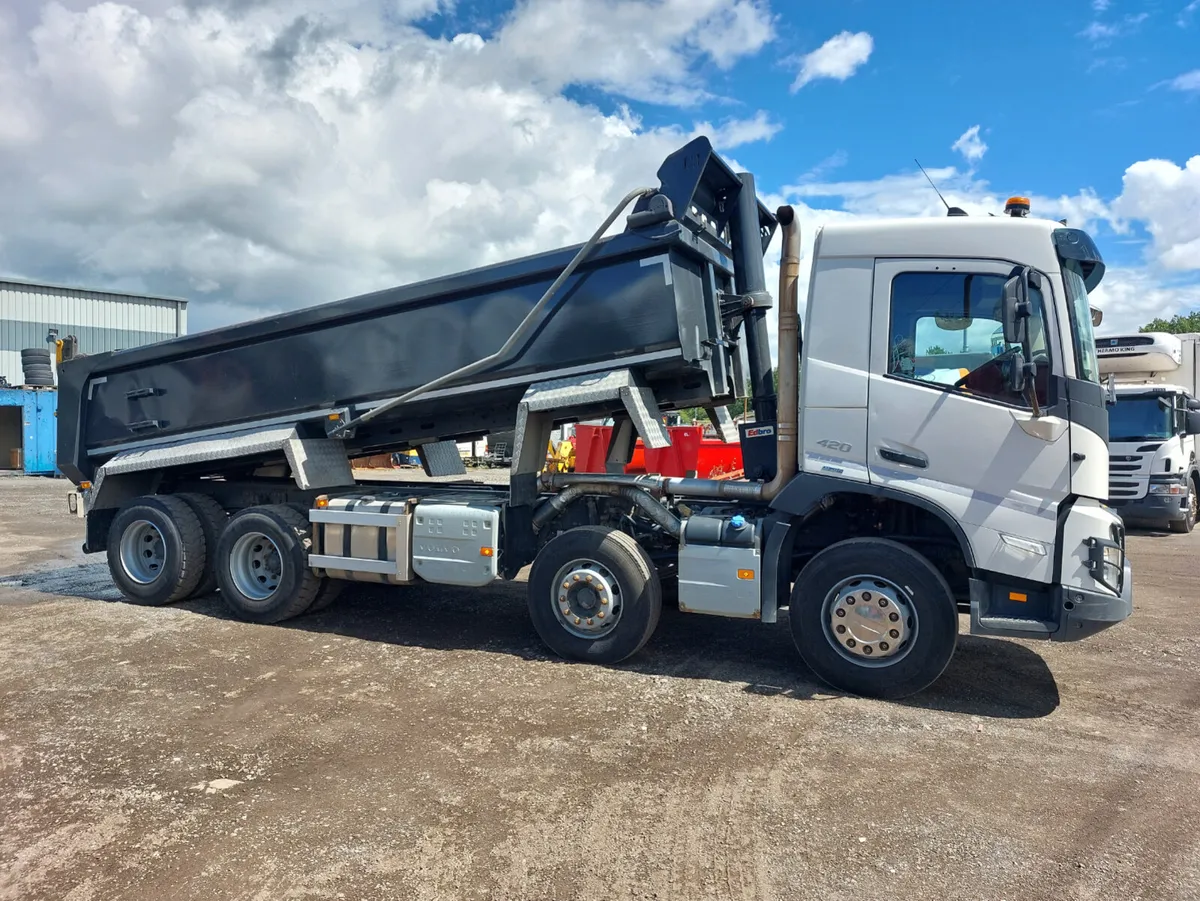 2022 Volvo FMX420 8x4 Tipper - Image 2