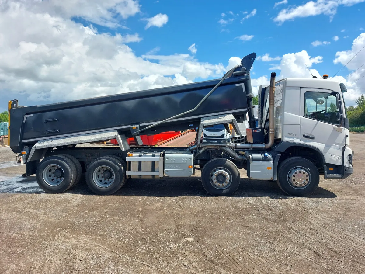 2022 Volvo FMX420 8x4 Tipper - Image 3