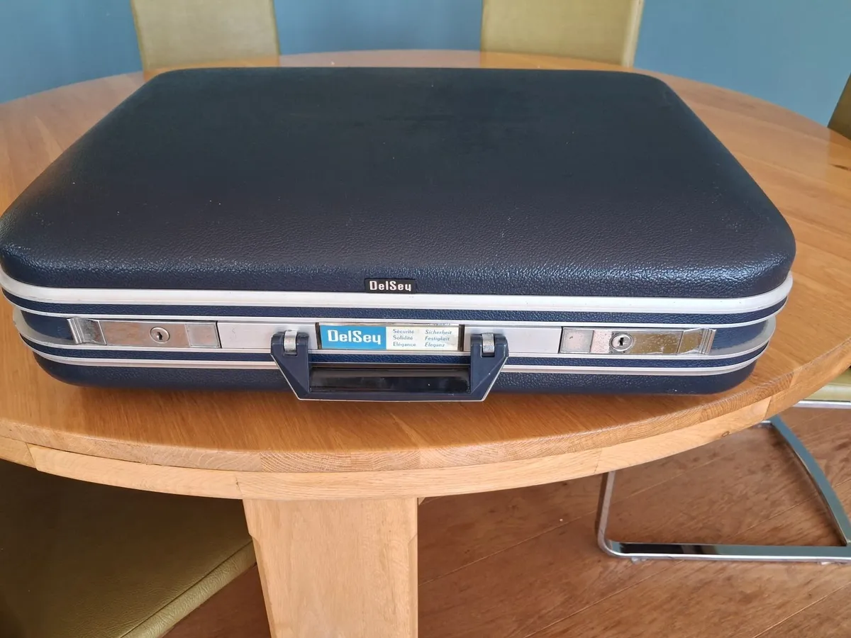 1970's DelSeu suitcase - Image 1