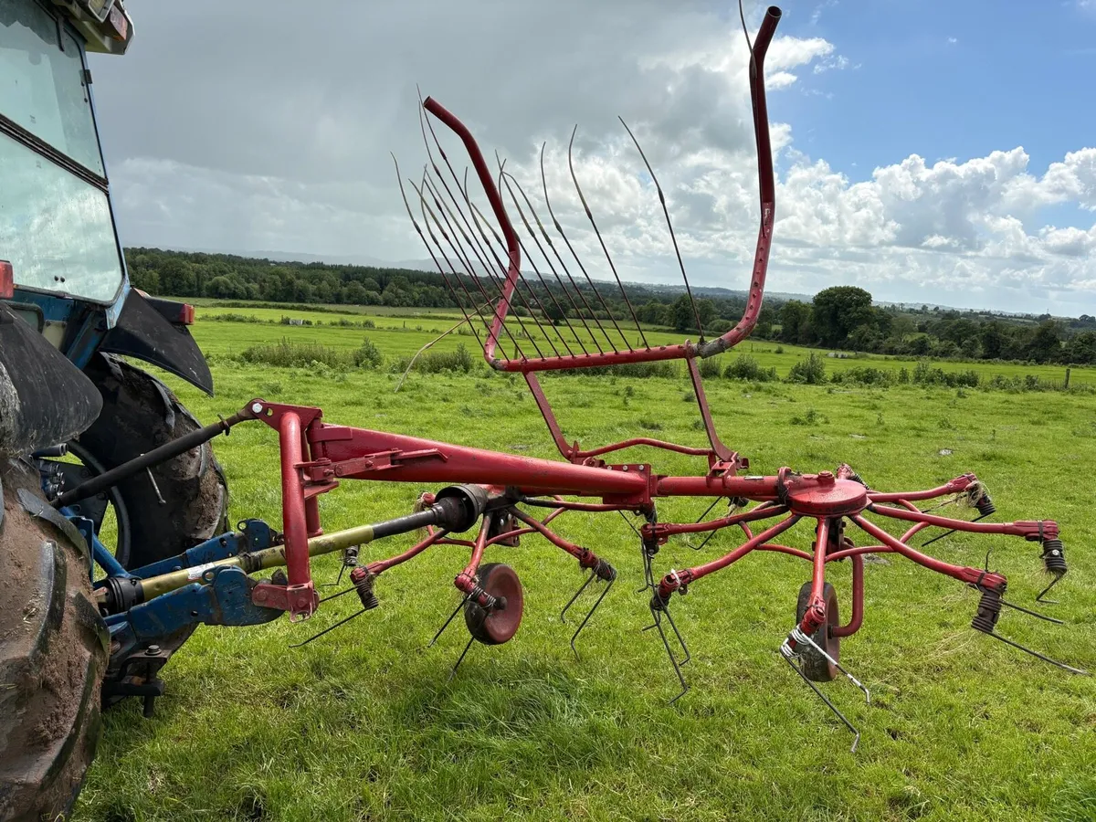 Lely Gemini 300 Tedder Rake - Image 4