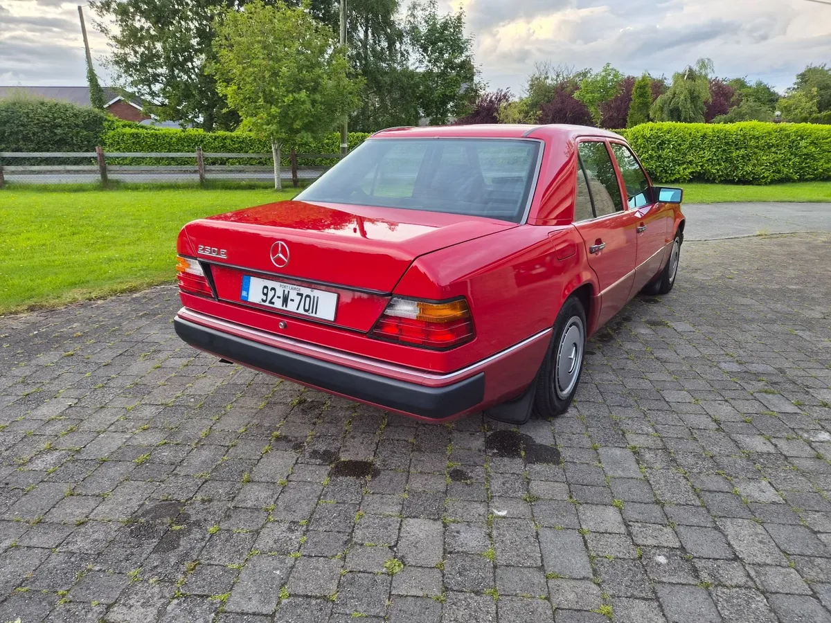 Mercedes-Benz E-Class 1992 - Image 3