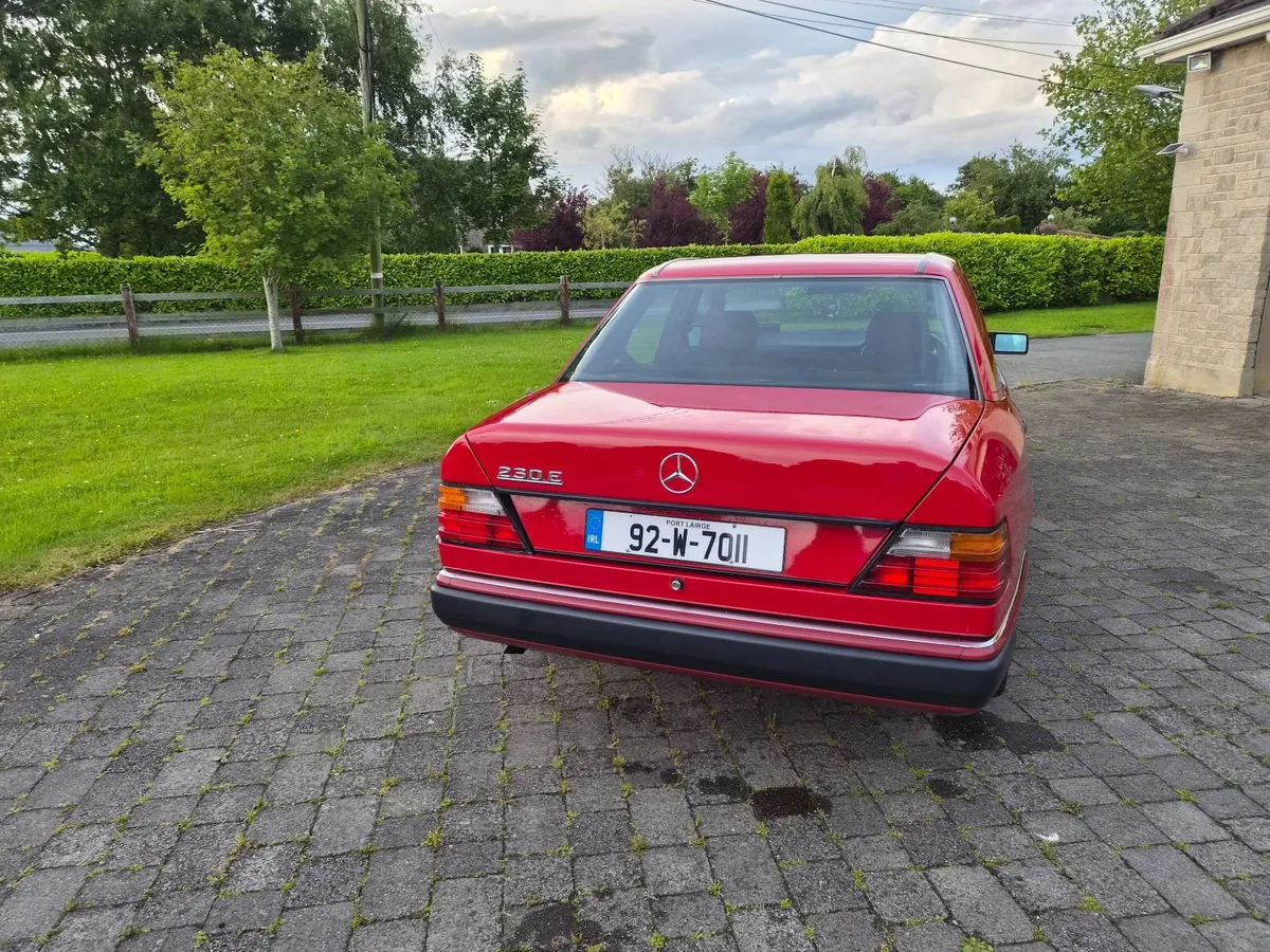 Mercedes-Benz E-Class 1992 - Image 4