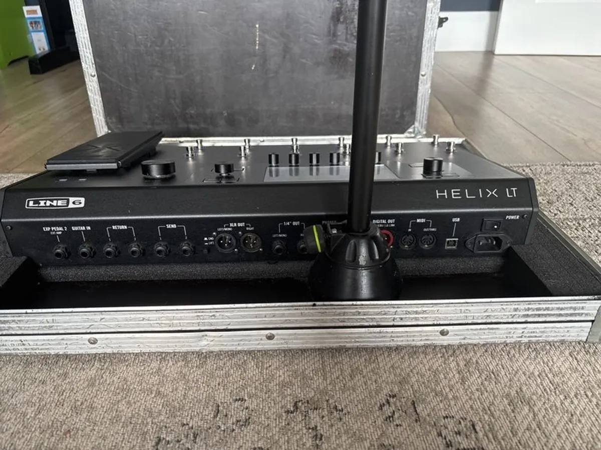 line 6 Helix LT with flight case modified for fitted mic stand - Image 4