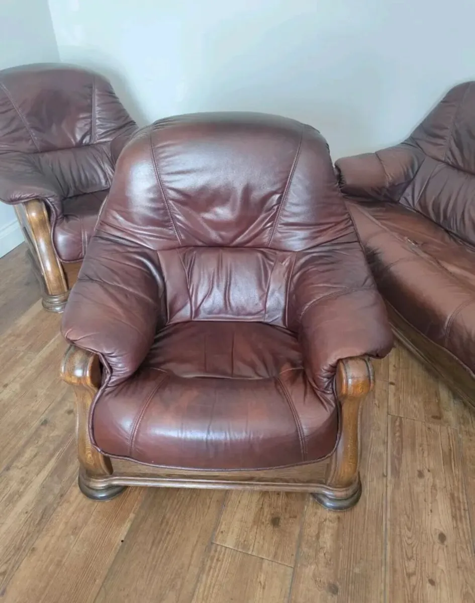 Leather couch - Image 1
