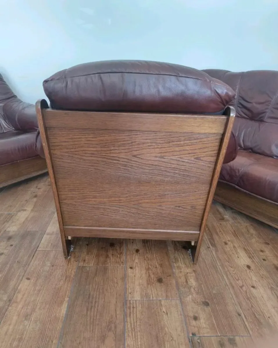 Leather couch - Image 4