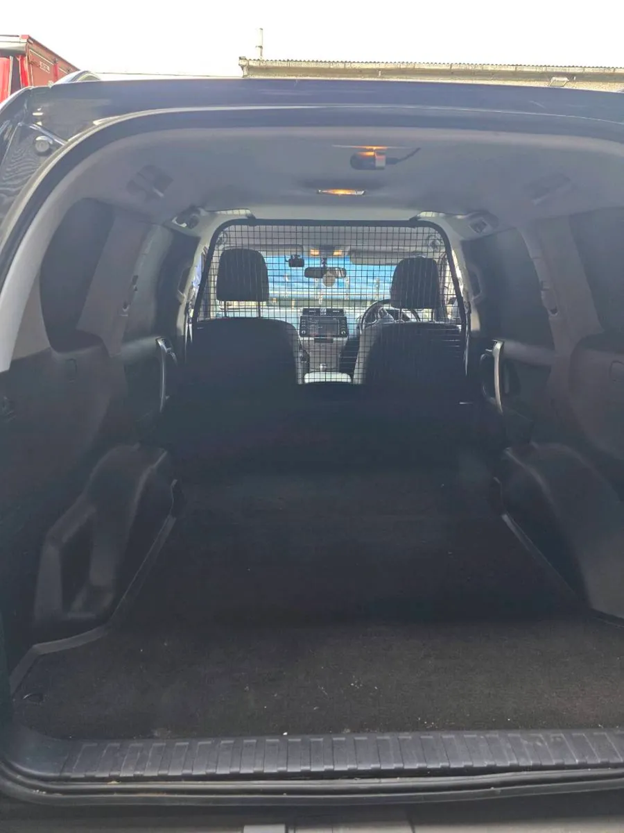 211 Toyota Land Cruiser - Image 3