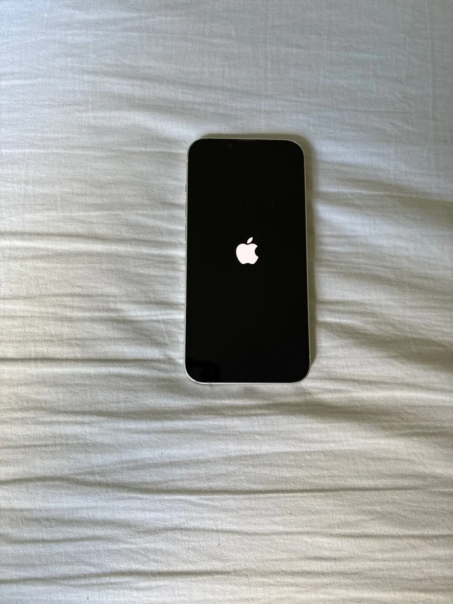 iPhone 14 - Image 1