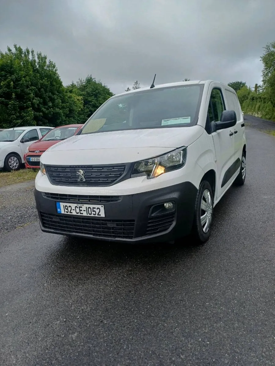 2019 Peoguet Partner 3 Seater - Image 2