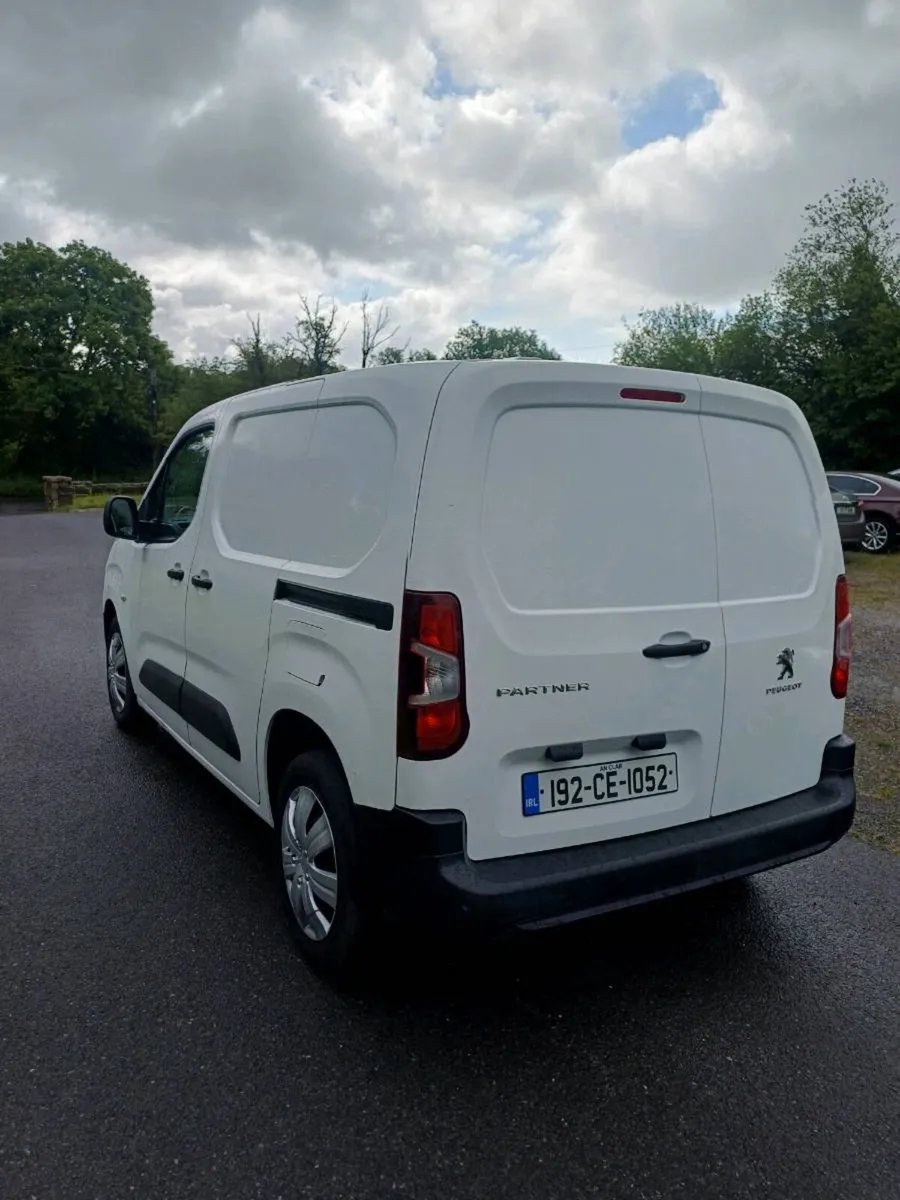 2019 Peoguet Partner 3 Seater - Image 3