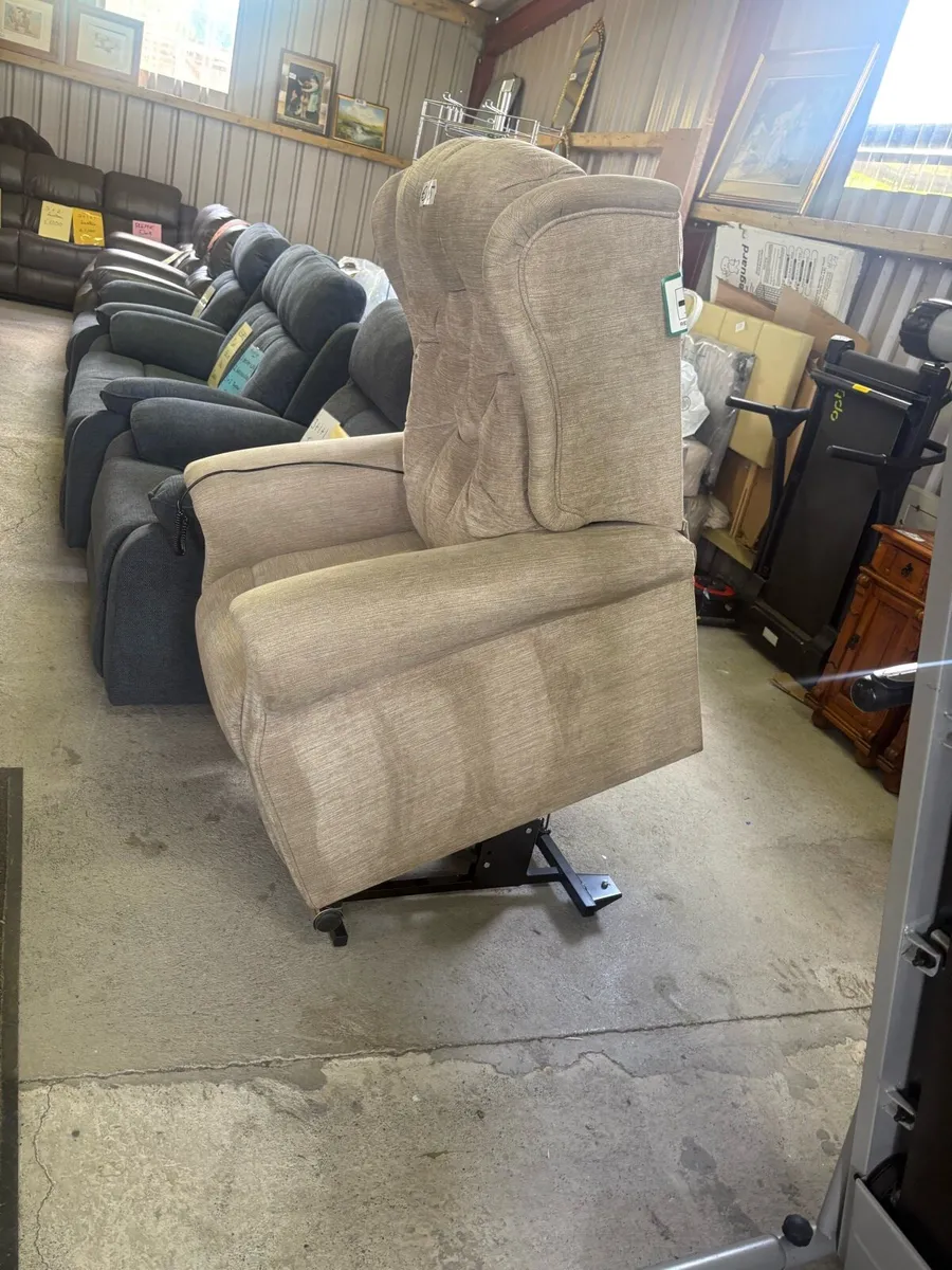 Lift and rise chair - Image 2
