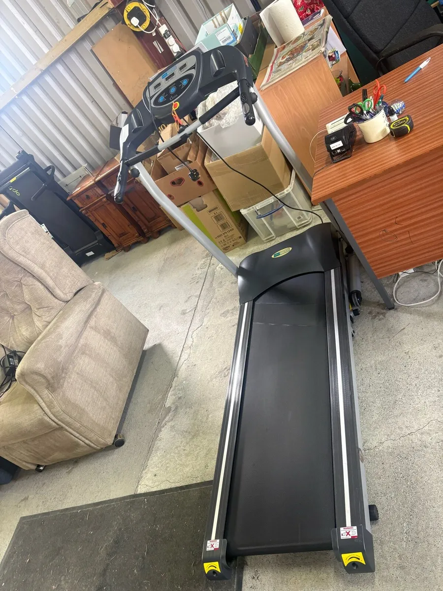 Pro fitness treadmill - Image 1