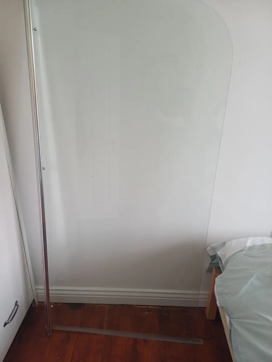Bath screen - Image 1