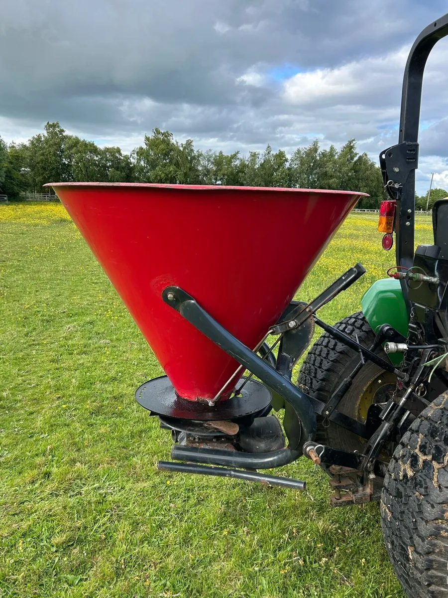 Fertiliser Spreader - Image 2