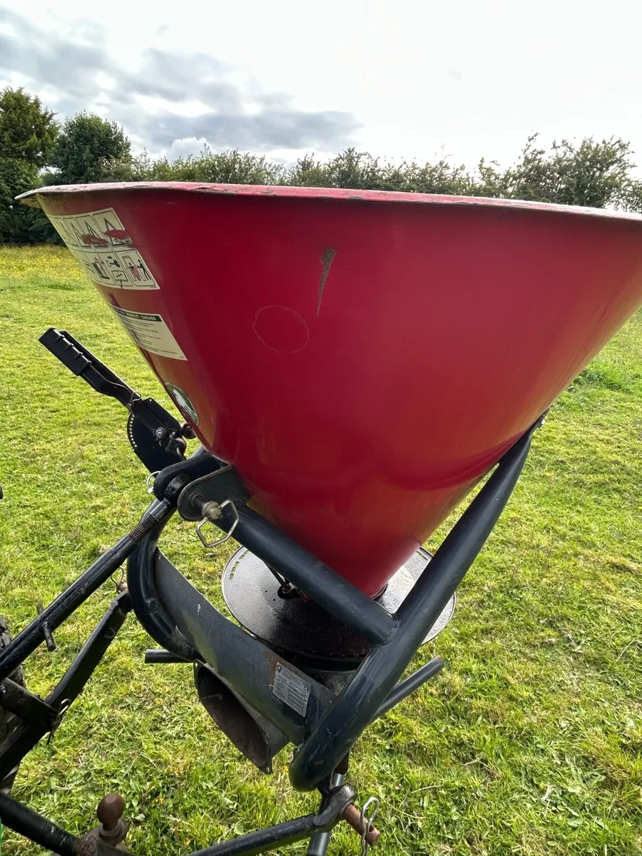 Fertiliser Spreader - Image 3