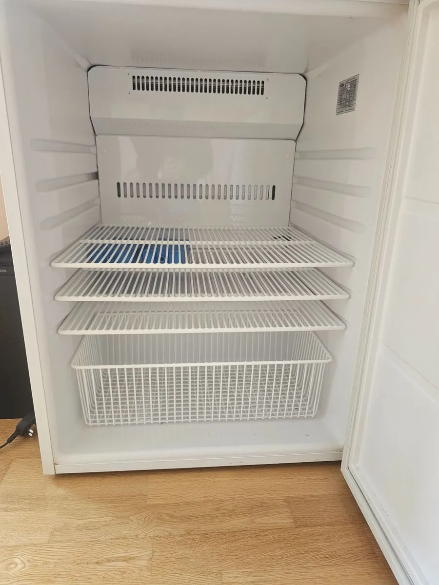 Medical fridge - Image 2
