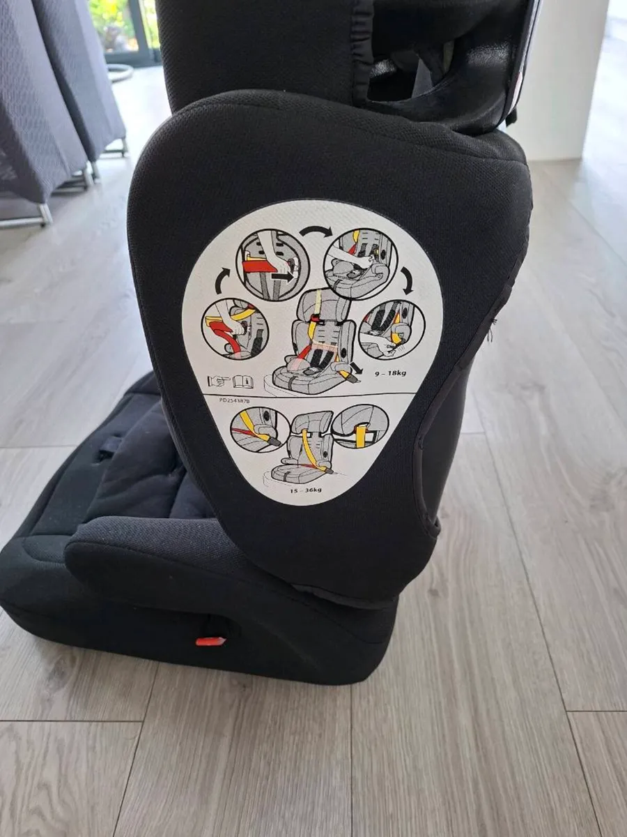 Child Car Seat - Image 1