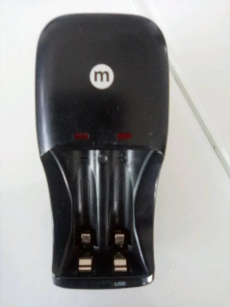 A.A.   OR.    A.A..A.   BATTERY.  CHARGER. - Image 1