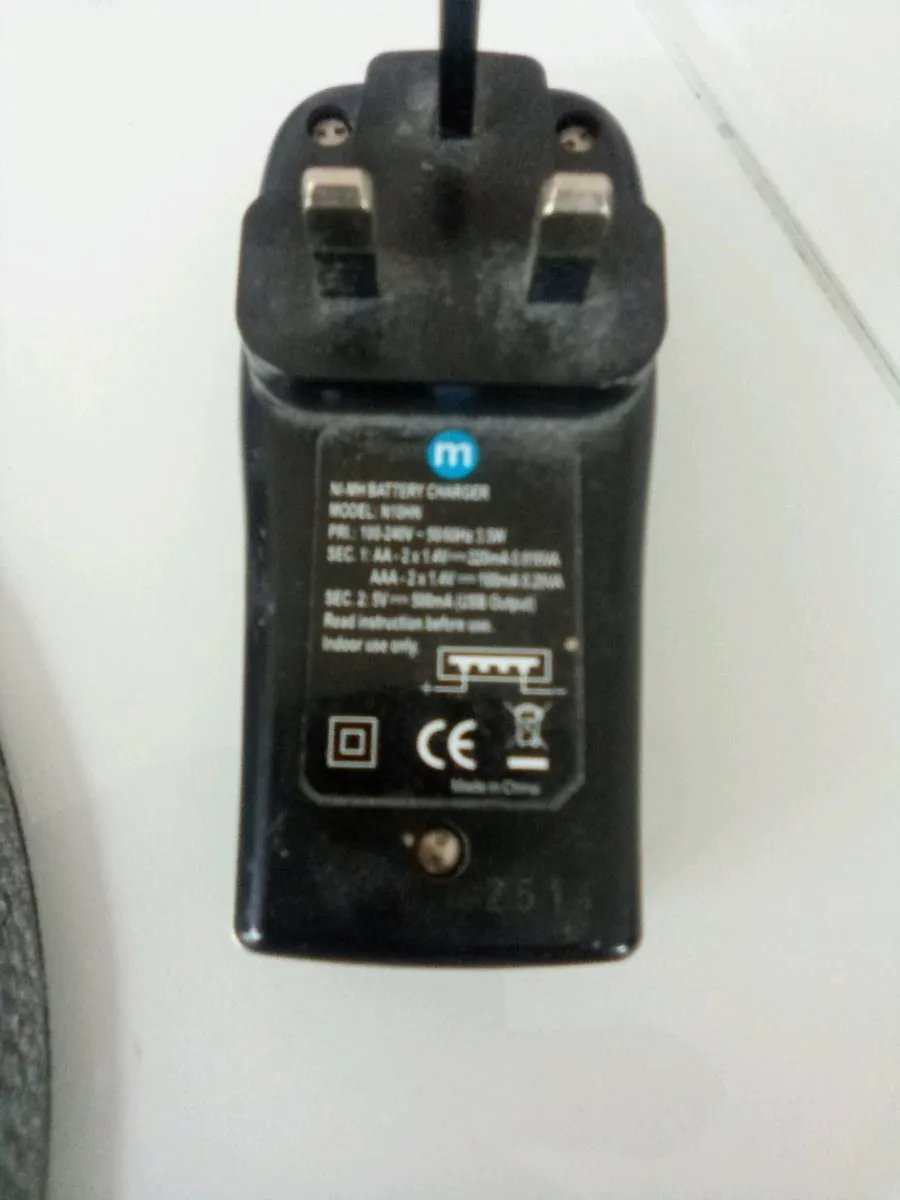 A.A.   OR.    A.A..A.   BATTERY.  CHARGER. - Image 2
