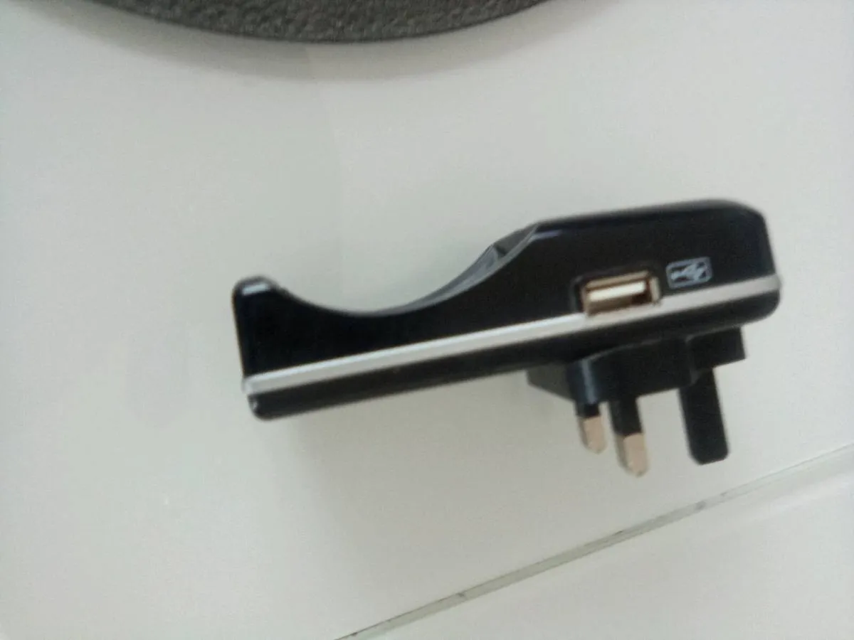 A.A.   OR.    A.A..A.   BATTERY.  CHARGER. - Image 3